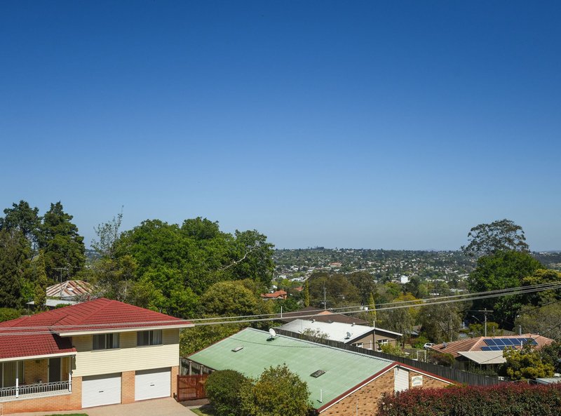 Photo - 11/2 Benjamin Street, Mount Lofty QLD 4350 - Image 7