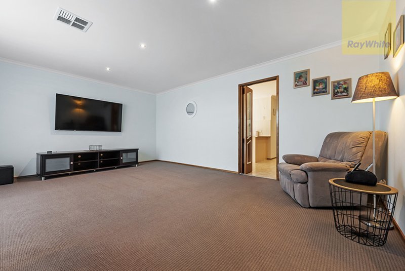 Photo - 112 Bridgewater Road, Craigieburn VIC 3064 - Image 4