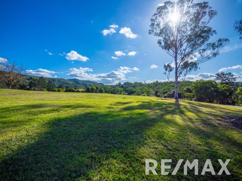 112 Buranda Road, Clear Mountain QLD 4500