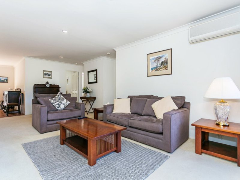 Photo - 1/12 Dauphin Crescent, Merrimac QLD 4226 - Image 3