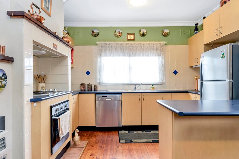 Photo - 1/12 Donald Road, Queanbeyan NSW 2620 - Image 6