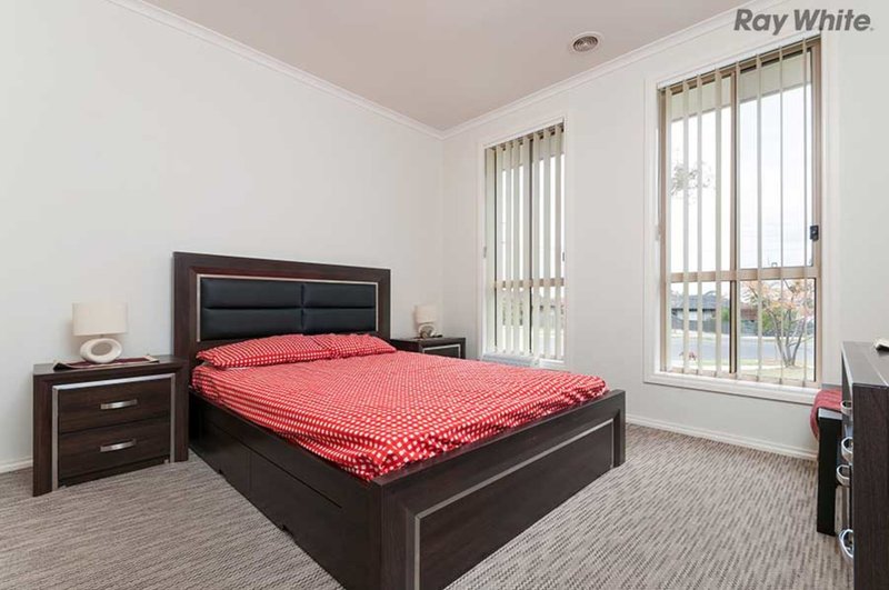 Photo - 1/12 Eureka Court, Kings Park VIC 3021 - Image 5