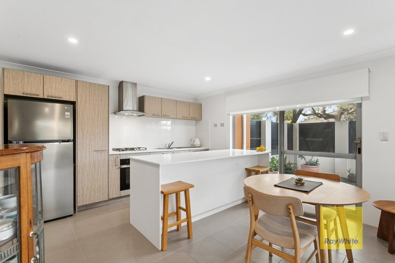 Photo - 1/12 Heath Road, Kalamunda WA 6076 - Image 4
