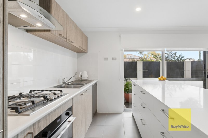 Photo - 1/12 Heath Road, Kalamunda WA 6076 - Image 5