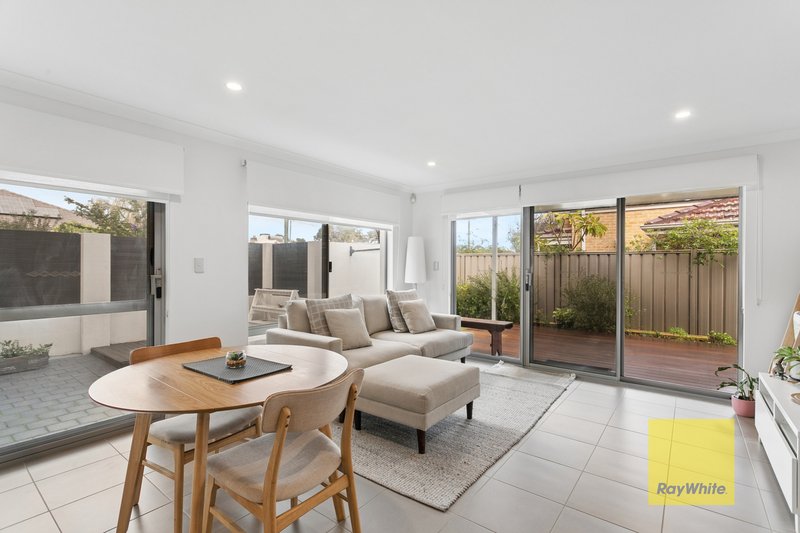Photo - 1/12 Heath Road, Kalamunda WA 6076 - Image 7