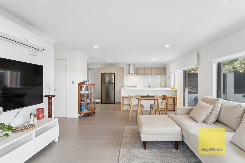 Photo - 1/12 Heath Road, Kalamunda WA 6076 - Image 8