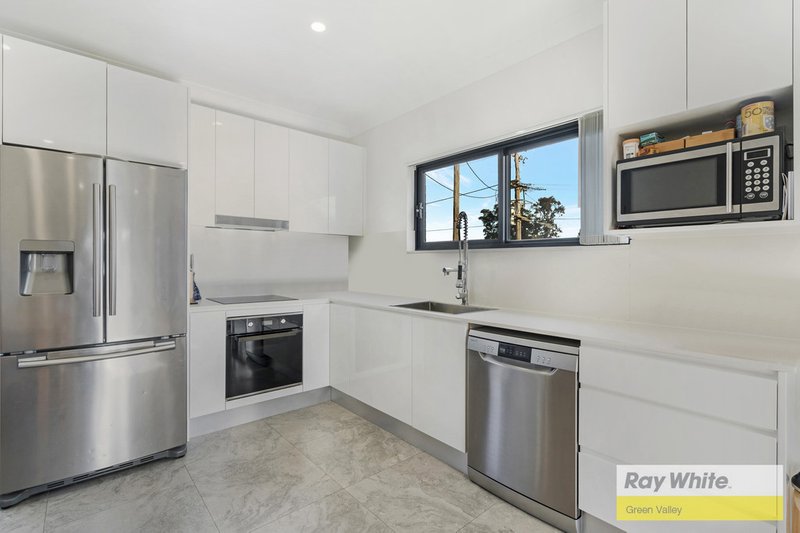 Photo - 1/12 Hill Road, Lurnea NSW 2170 - Image 5