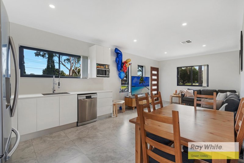 Photo - 1/12 Hill Road, Lurnea NSW 2170 - Image 6