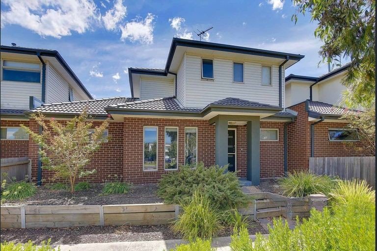 Photo - 112 James Mirams Drive, Roxburgh Park VIC 3064 - Image 1