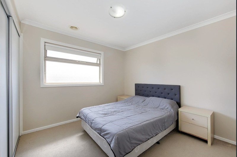 Photo - 112 James Mirams Drive, Roxburgh Park VIC 3064 - Image 4