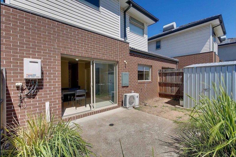 Photo - 112 James Mirams Drive, Roxburgh Park VIC 3064 - Image 7