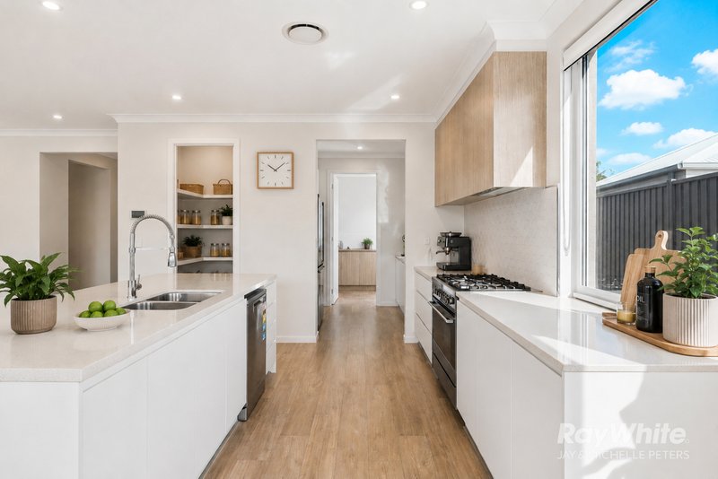 Photo - 112 Lakeview Promenade, Newport QLD 4020 - Image 8