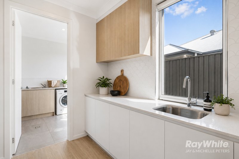 Photo - 112 Lakeview Promenade, Newport QLD 4020 - Image 9