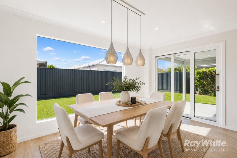 Photo - 112 Lakeview Promenade, Newport QLD 4020 - Image 11