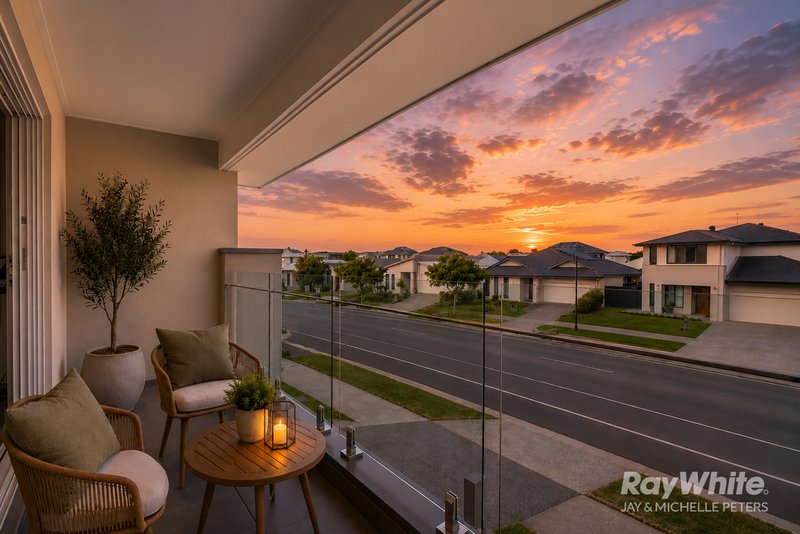 Photo - 112 Lakeview Promenade, Newport QLD 4020 - Image 17