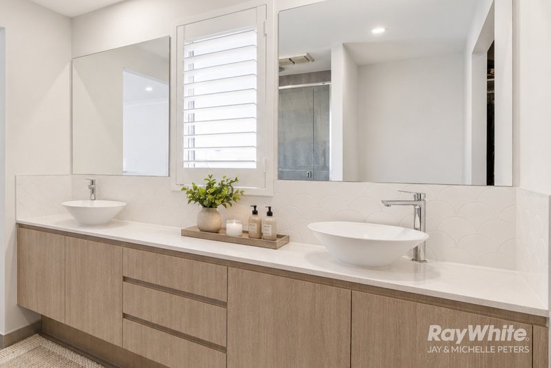Photo - 112 Lakeview Promenade, Newport QLD 4020 - Image 21