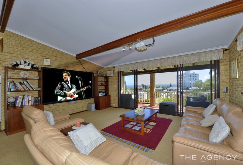 Photo - 112 Leighton Road, Halls Head WA 6210 - Image 5