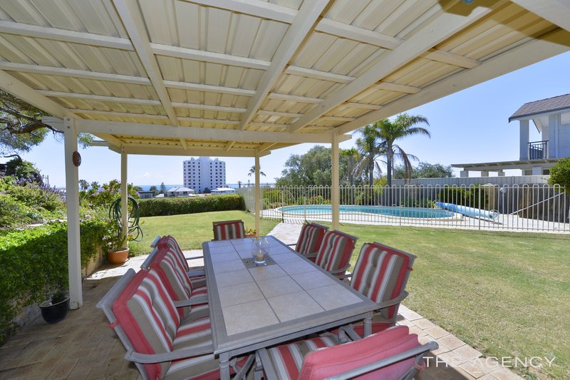 Photo - 112 Leighton Road, Halls Head WA 6210 - Image 9