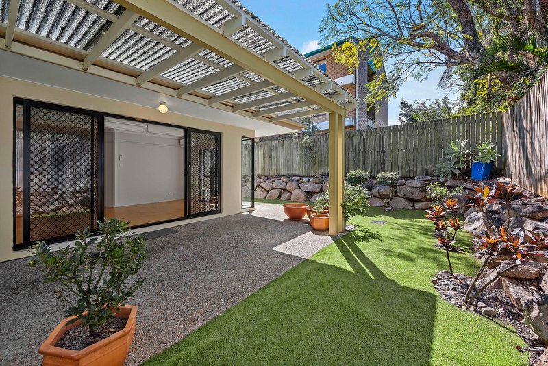 Photo - 1/12 Longlands Street, East Brisbane QLD 4169 - Image 12