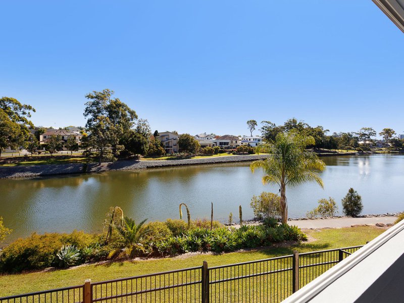 Photo - 1/12 Port Peyra Crescent, Varsity Lakes QLD 4227 - Image 18