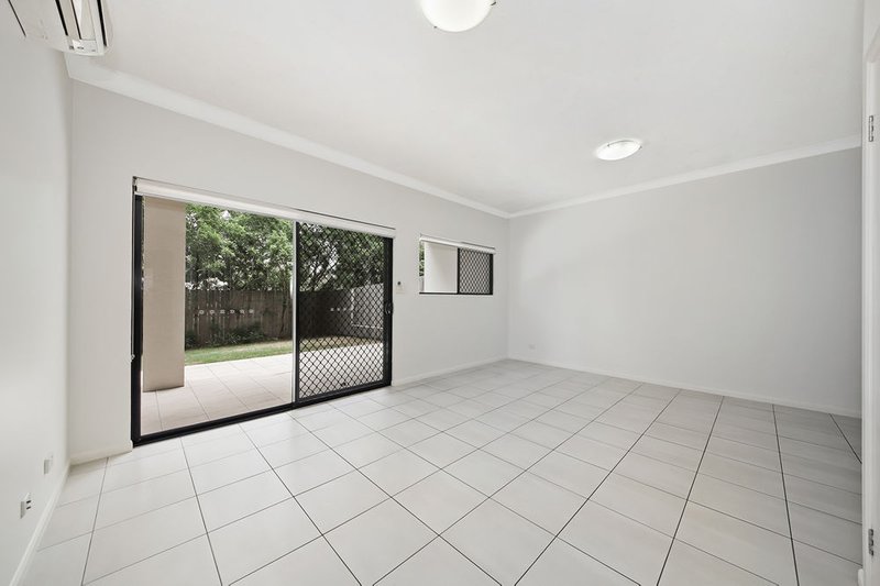 Photo - 1/12 Seeney Street, Zillmere QLD 4034 - Image 12