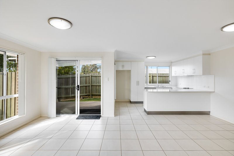 Photo - 1/12 Sunning Street, Kearneys Spring QLD 4350 - Image 3