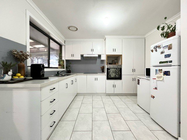 Photo - 1/12 Tamboon Court, Meadow Heights VIC 3048 - Image 4