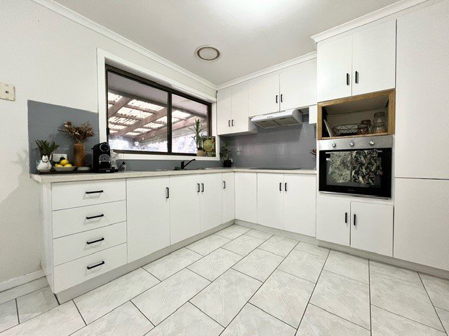 Photo - 1/12 Tamboon Court, Meadow Heights VIC 3048 - Image 5