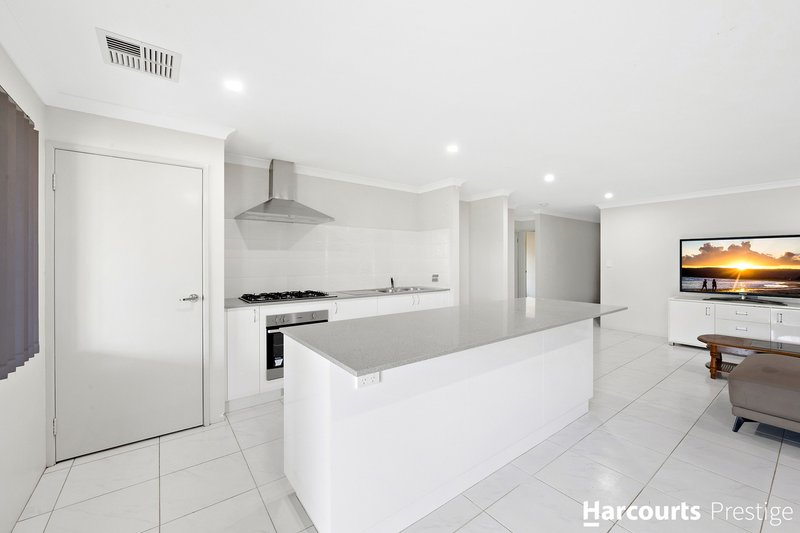 Photo - 112 Verdant Crescent, Seville Grove WA 6112 - Image 5