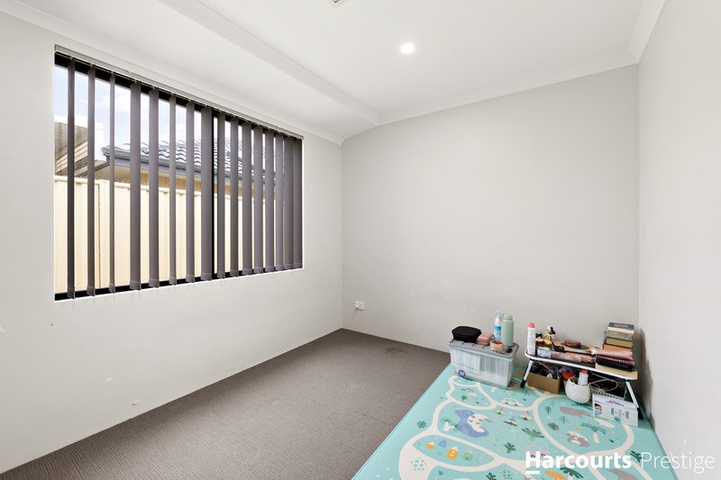 Photo - 112 Verdant Crescent, Seville Grove WA 6112 - Image 9