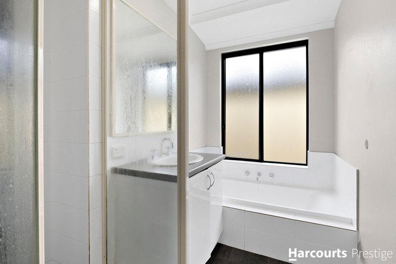 Photo - 112 Verdant Crescent, Seville Grove WA 6112 - Image 10