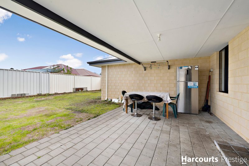 Photo - 112 Verdant Crescent, Seville Grove WA 6112 - Image 11