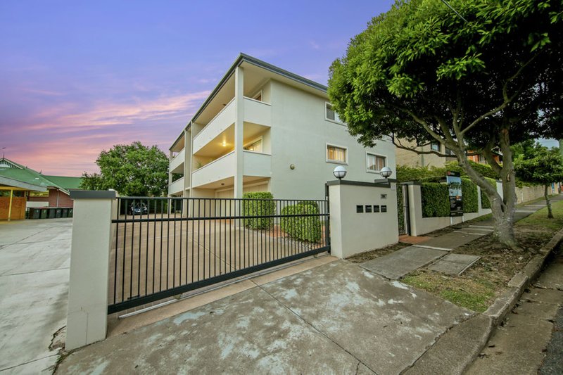 Photo - 1/12 Wellington Street, Clayfield QLD 4011 - Image 8