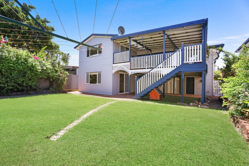 Photo - 112 Whiting Street, Labrador QLD 4215 - Image 3