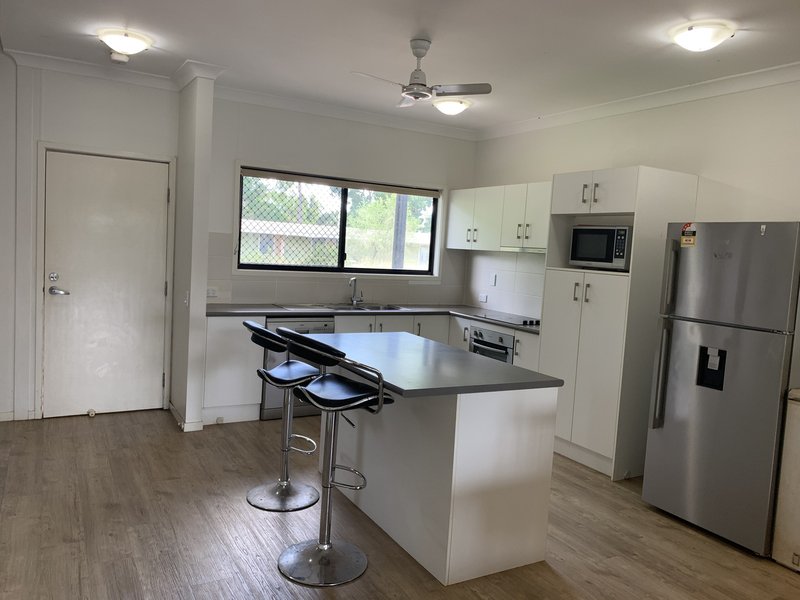 Photo - 1/12 Yileen Court, Rocky Point QLD 4874 - Image 5