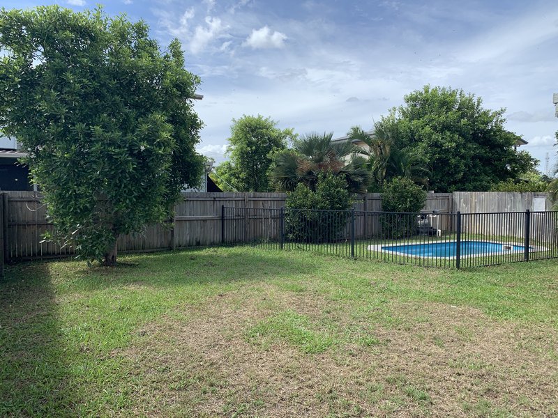 Photo - 1/12 Yileen Court, Rocky Point QLD 4874 - Image 17