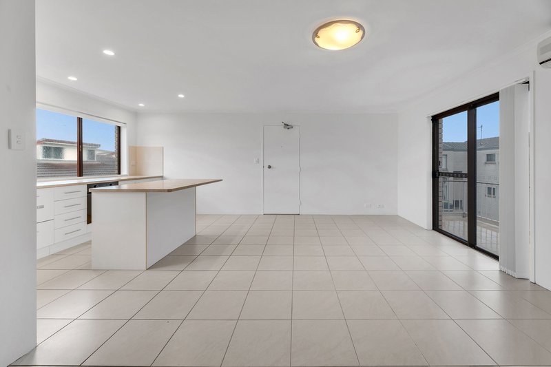 Photo - 11/20 Bright Avenue, Labrador QLD 4215 - Image 9