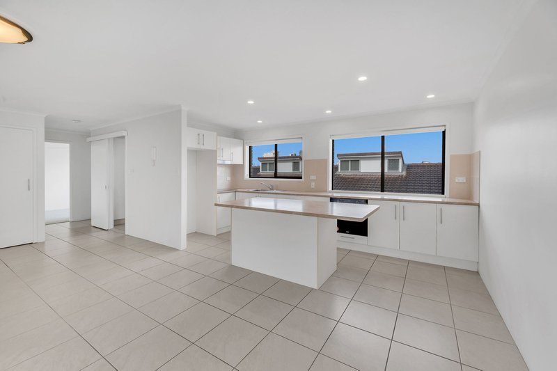 Photo - 11/20 Bright Avenue, Labrador QLD 4215 - Image 10