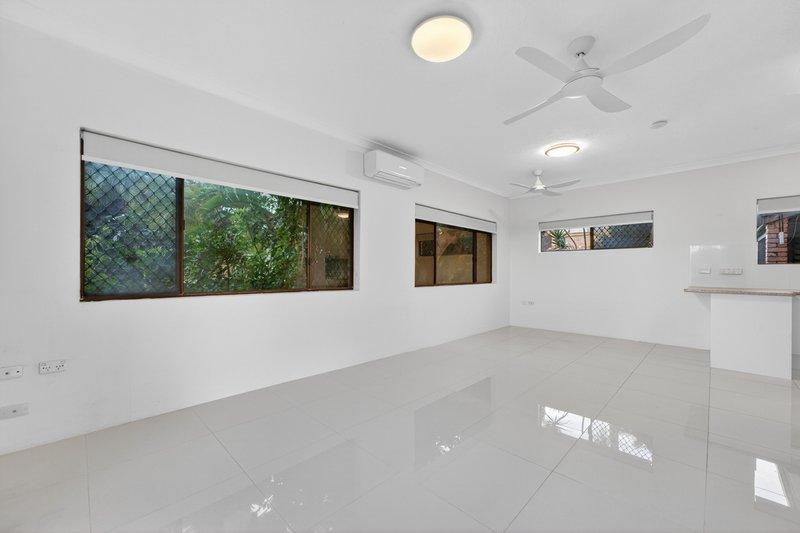 Photo - 11/20 Dunlop Court, Mermaid Waters QLD 4218 - Image 4