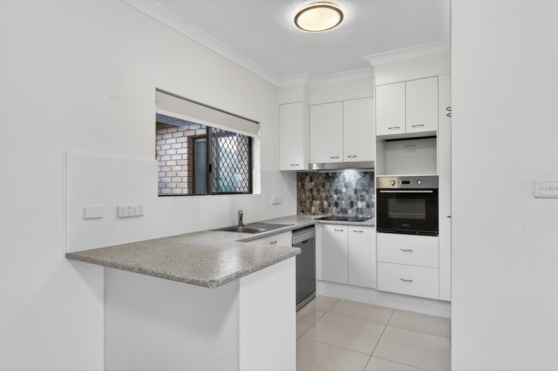 Photo - 11/20 Dunlop Court, Mermaid Waters QLD 4218 - Image 5