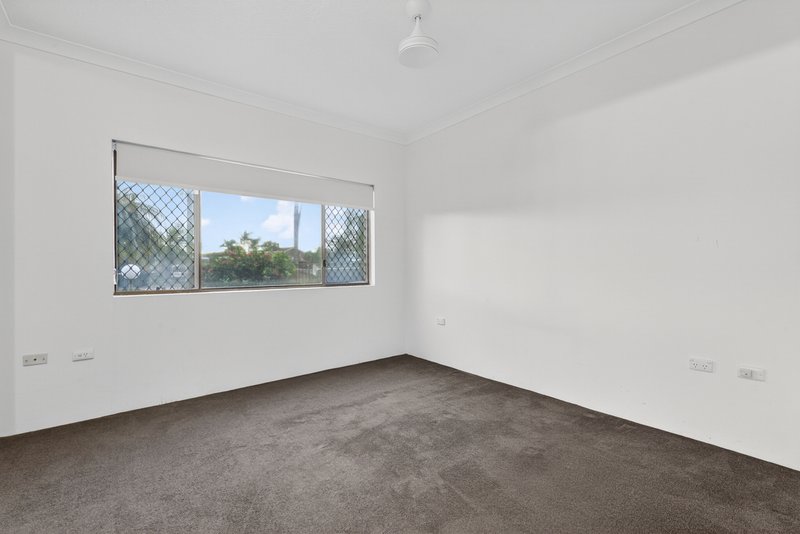 Photo - 11/20 Dunlop Court, Mermaid Waters QLD 4218 - Image 11