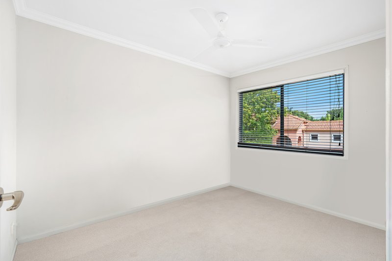 Photo - 11/20 Fairway Drive, Clear Island Waters QLD 4226 - Image 10