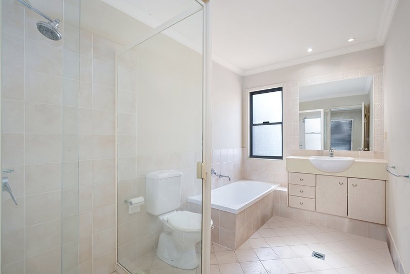 Photo - 11/20 Fairway Drive, Clear Island Waters QLD 4226 - Image 11