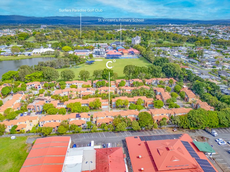 Photo - 11/20 Fairway Drive, Clear Island Waters QLD 4226 - Image 16