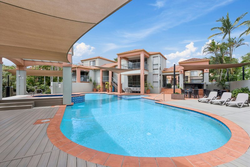 Photo - 11/20 Fairway Drive, Clear Island Waters QLD 4226 - Image 18