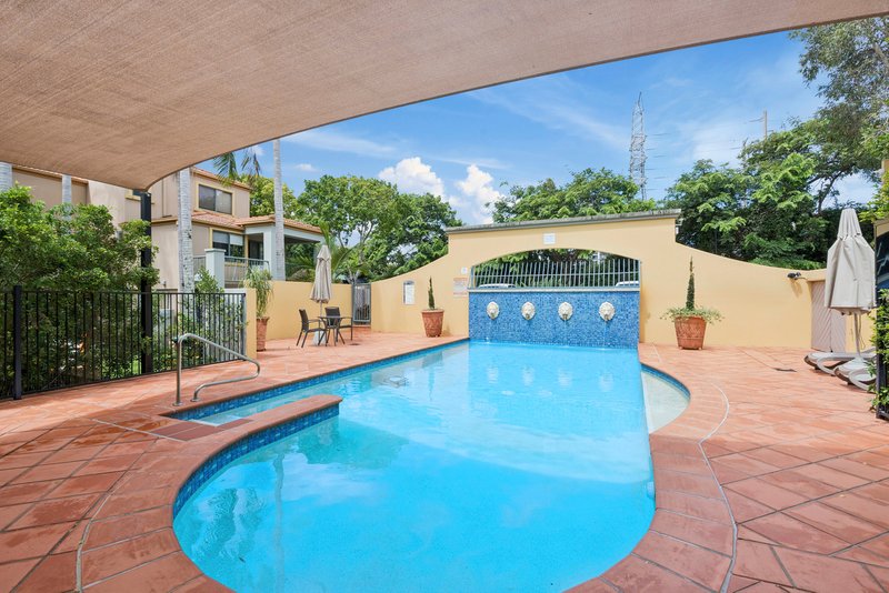 Photo - 11/20 Fairway Drive, Clear Island Waters QLD 4226 - Image 19