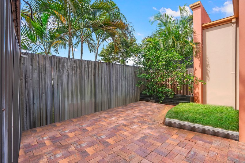 Photo - 11/20 Fairway Drive, Clear Island Waters QLD 4226 - Image 23