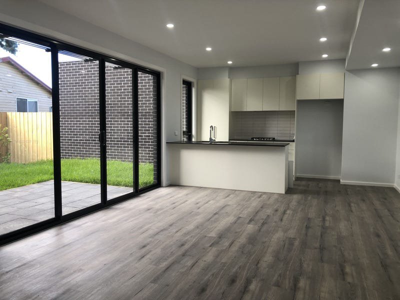 Photo - 1/120 Royal Parade, Reservoir VIC 3073 - Image 2