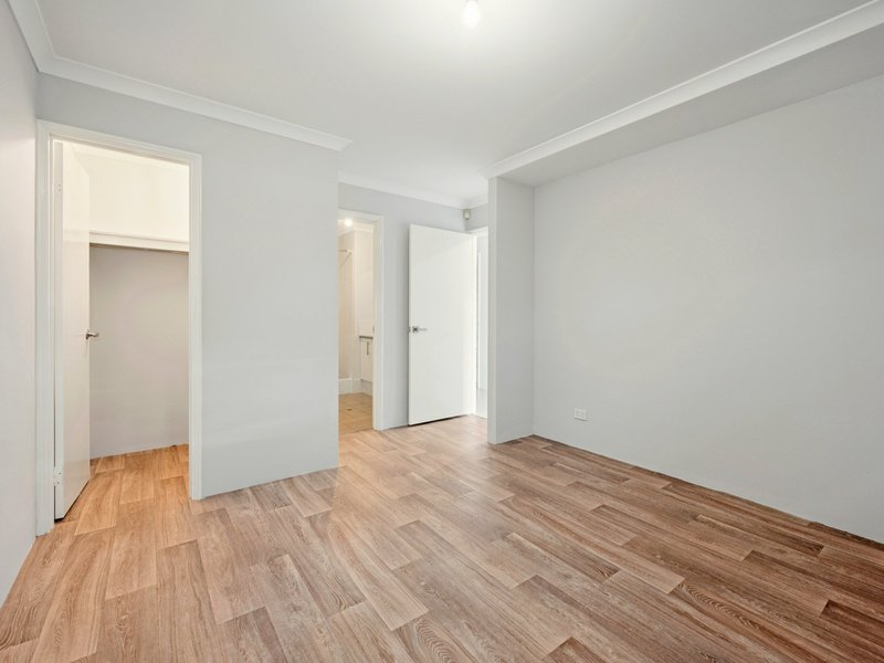 Photo - 1/121 Eighth Road, Armadale WA 6112 - Image 4