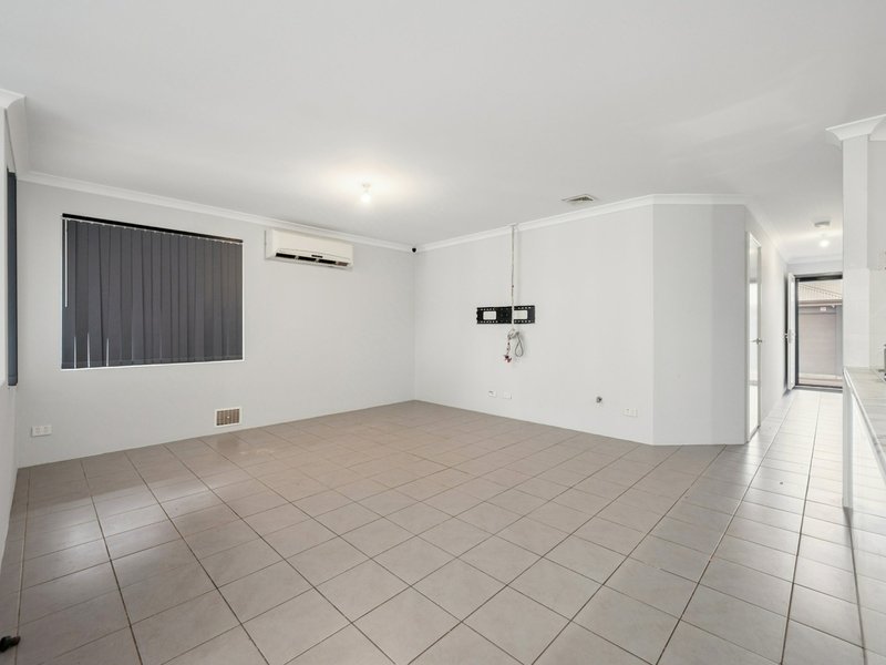 Photo - 1/121 Eighth Road, Armadale WA 6112 - Image 12